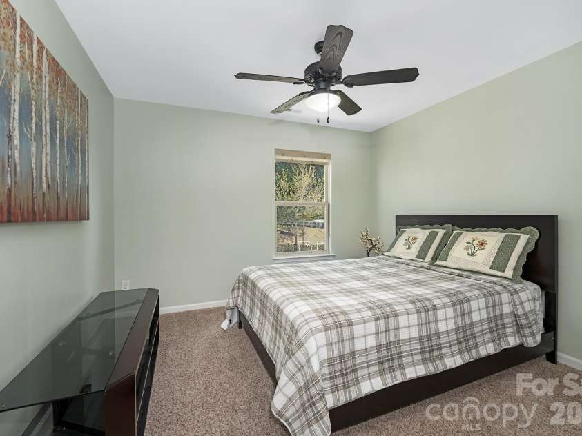 10840 Cove Point Drive, Charlotte, NC 28278.  MLS# CAR4354828, YatesRealty ID 19317. Second Bedroom