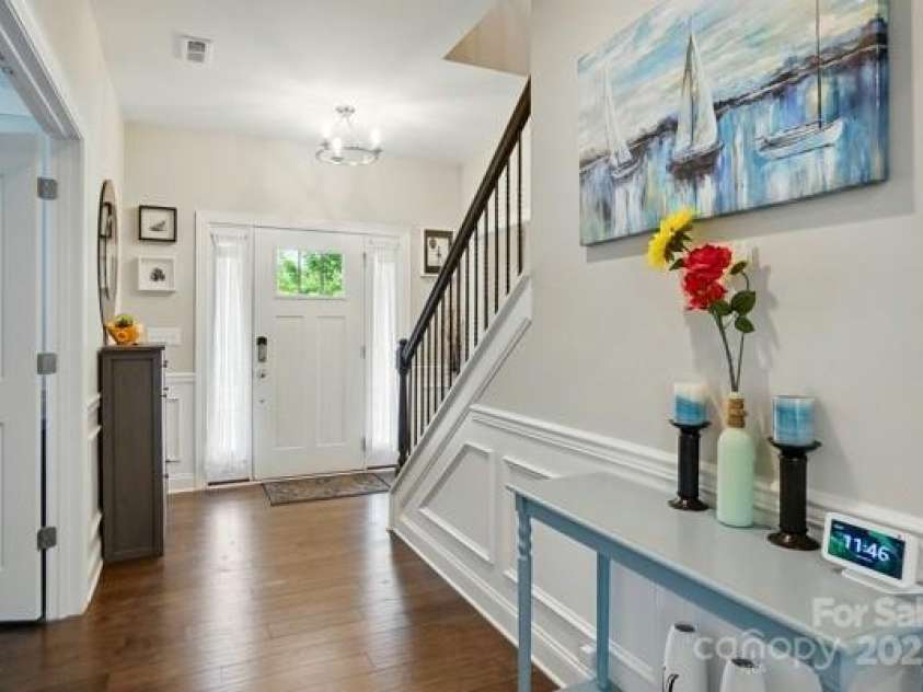 9511 Spurwig Court, Charlotte, NC 28278.  MLS# CAR4265487, YatesRealty ID 19317. Main Level