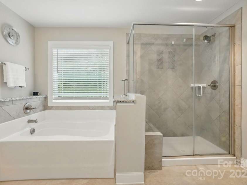 9511 Spurwig Court, Charlotte, NC 28278.  MLS# CAR4265487, YatesRealty ID 19317. Master Bath