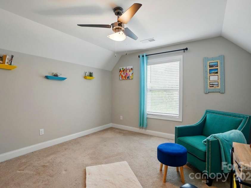9511 Spurwig Court, Charlotte, NC 28278.  MLS# CAR4265487, YatesRealty ID 19317. Seating Area