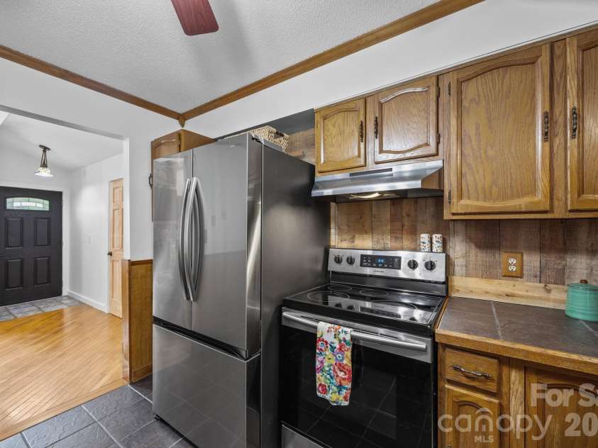 263 Morgan Branch Road, Leicester, NC 28748.  MLS# CAR4373375, YatesRealty ID 19318. 