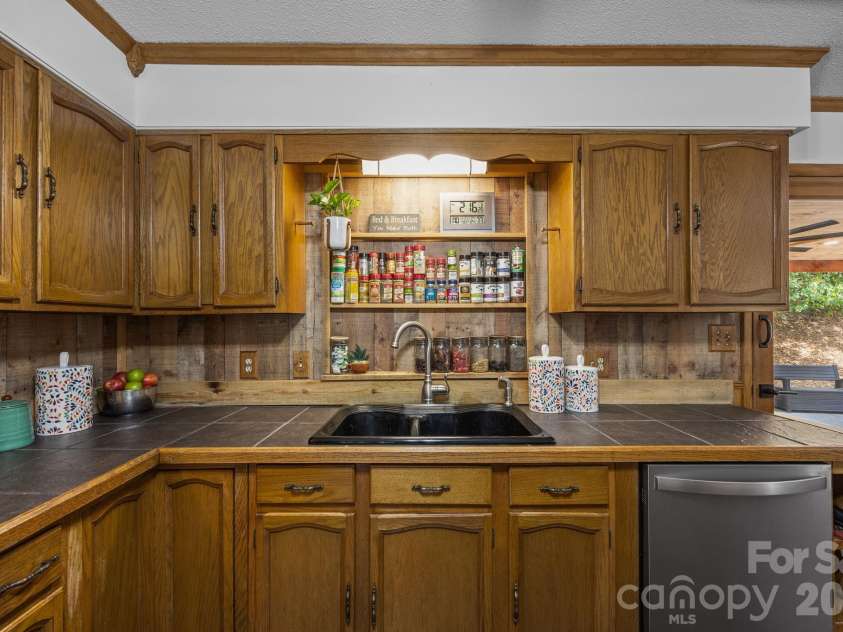 263 Morgan Branch Road, Leicester, NC 28748.  MLS# CAR4373375, YatesRealty ID 19318. 