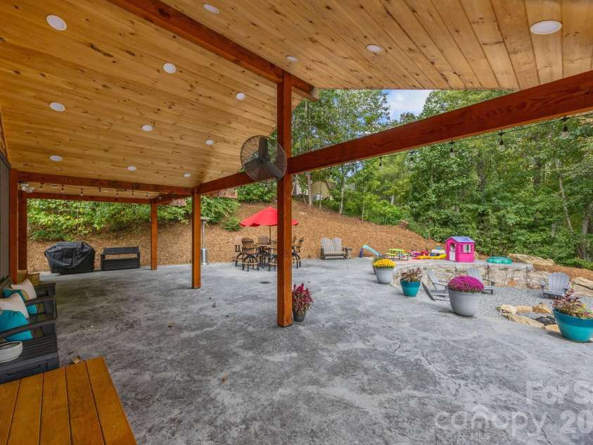 263 Morgan Branch Road, Leicester, NC 28748.  MLS# CAR4373375, YatesRealty ID 19318. 