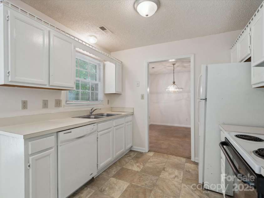 3313 Fortis Lane, Matthews, NC 28105.  MLS# CAR4266323, YatesRealty ID 19318. 