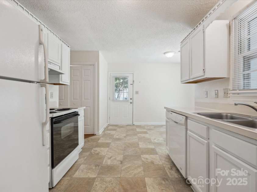 3313 Fortis Lane, Matthews, NC 28105.  MLS# CAR4266323, YatesRealty ID 19318. 