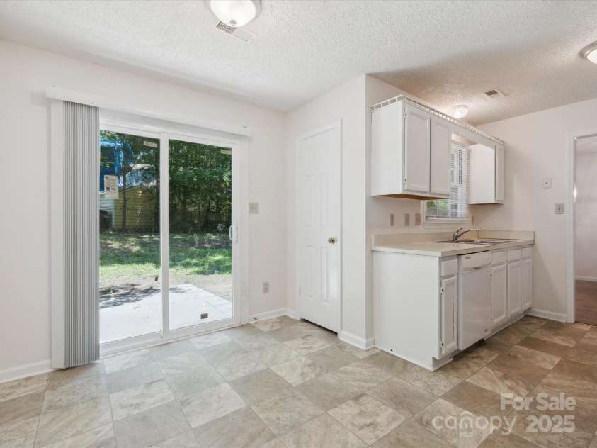 3313 Fortis Lane, Matthews, NC 28105.  MLS# CAR4266323, YatesRealty ID 19318. 