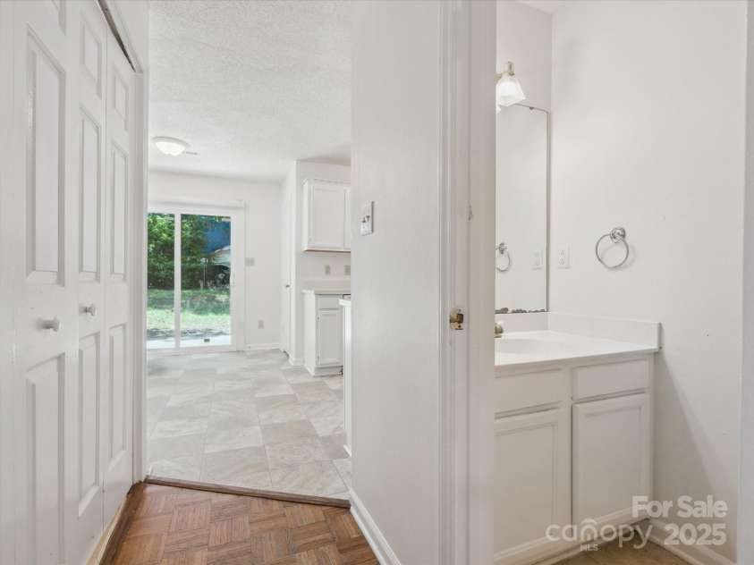 3313 Fortis Lane, Matthews, NC 28105.  MLS# CAR4266323, YatesRealty ID 19318. 