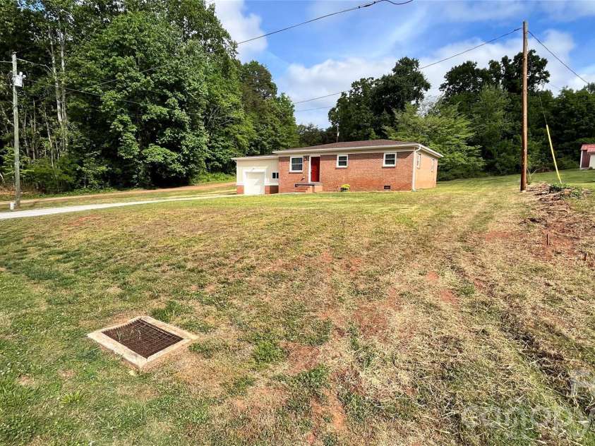 2470 Fire Department Street, Newton, NC 28658.  MLS# CAR4375679, YatesRealty ID 19319. 