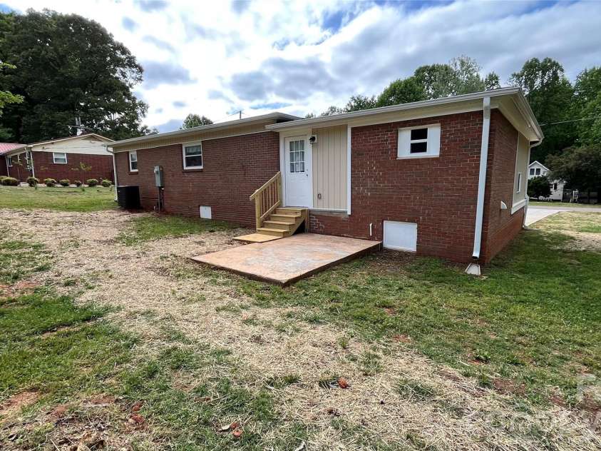 2470 Fire Department Street, Newton, NC 28658.  MLS# CAR4375679, YatesRealty ID 19319. 