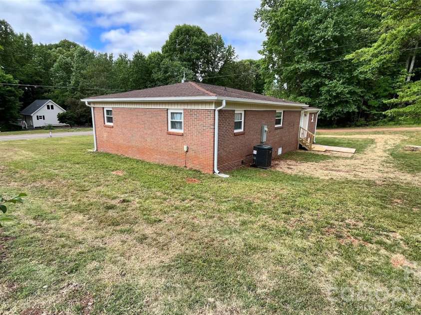 2470 Fire Department Street, Newton, NC 28658.  MLS# CAR4375679, YatesRealty ID 19319. 