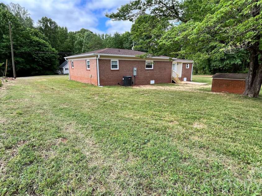 2470 Fire Department Street, Newton, NC 28658.  MLS# CAR4375679, YatesRealty ID 19319. 