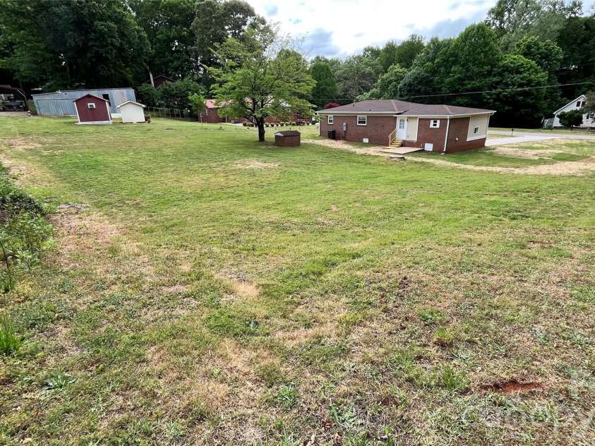 2470 Fire Department Street, Newton, NC 28658.  MLS# CAR4375679, YatesRealty ID 19319. 
