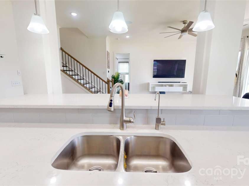 7651 Fenn Way, Fort Mill, SC 29707.  MLS# CAR4267301, YatesRealty ID 19319. 