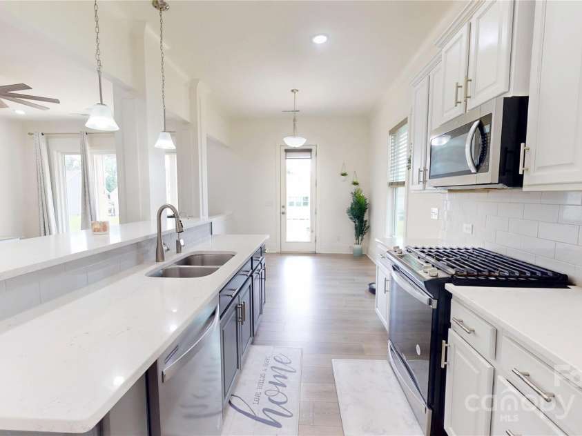 7651 Fenn Way, Fort Mill, SC 29707.  MLS# CAR4267301, YatesRealty ID 19319. 