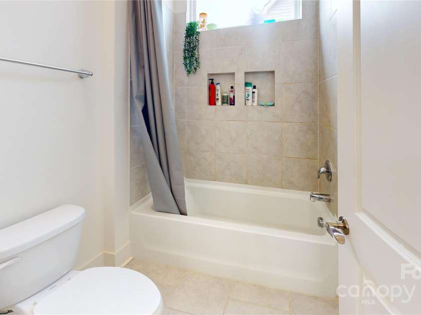 7651 Fenn Way, Fort Mill, SC 29707.  MLS# CAR4267301, YatesRealty ID 19319. 