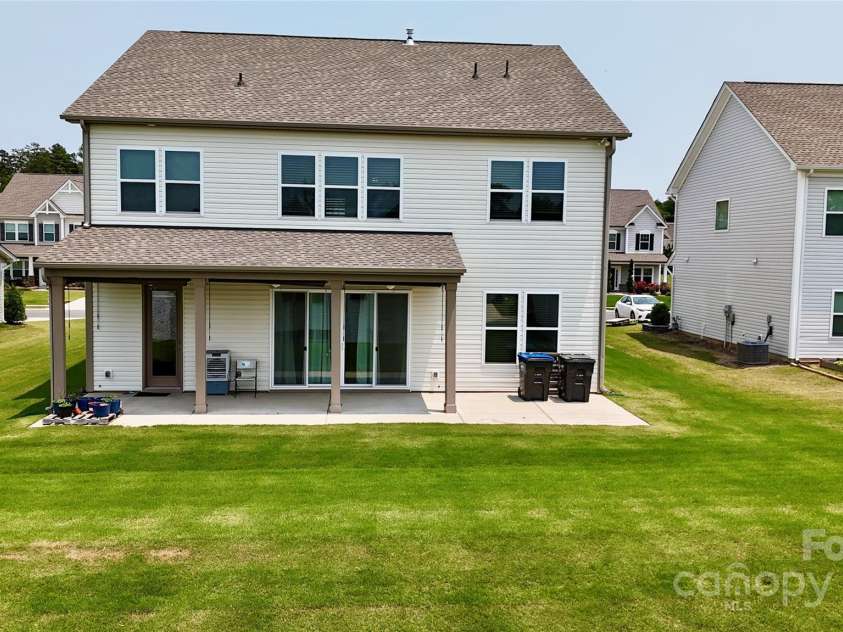 7651 Fenn Way, Fort Mill, SC 29707.  MLS# CAR4267301, YatesRealty ID 19319. 