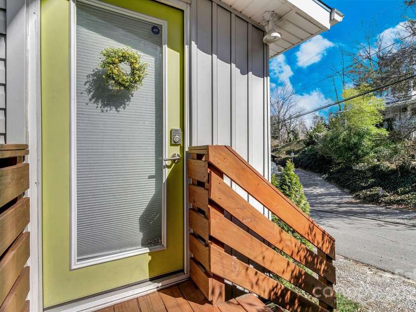 24 Rhododendron Drive, Asheville, NC 28805.  MLS# CAR4232467, YatesRealty ID 1932. 