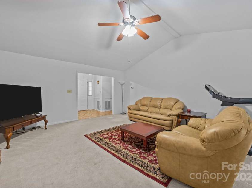 212 Foxfield Lane, Matthews, NC 28105.  MLS# CAR4269821, YatesRealty ID 19320. 