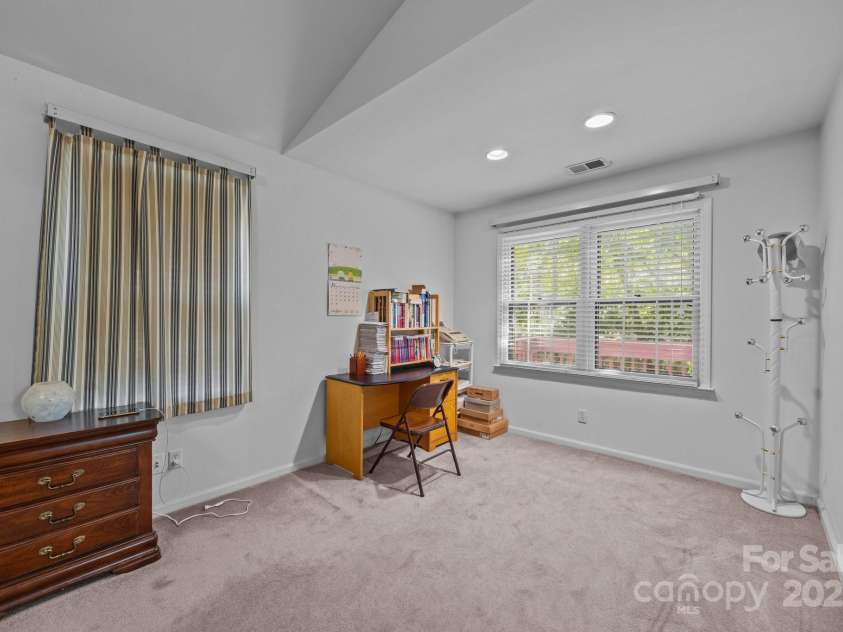 212 Foxfield Lane, Matthews, NC 28105.  MLS# CAR4269821, YatesRealty ID 19320. 