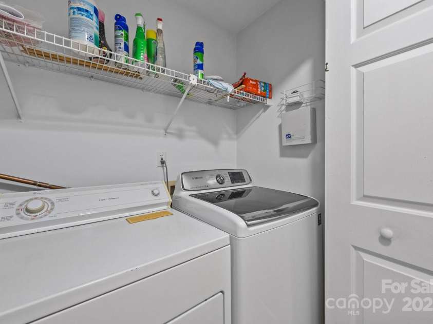 212 Foxfield Lane, Matthews, NC 28105.  MLS# CAR4269821, YatesRealty ID 19320. 