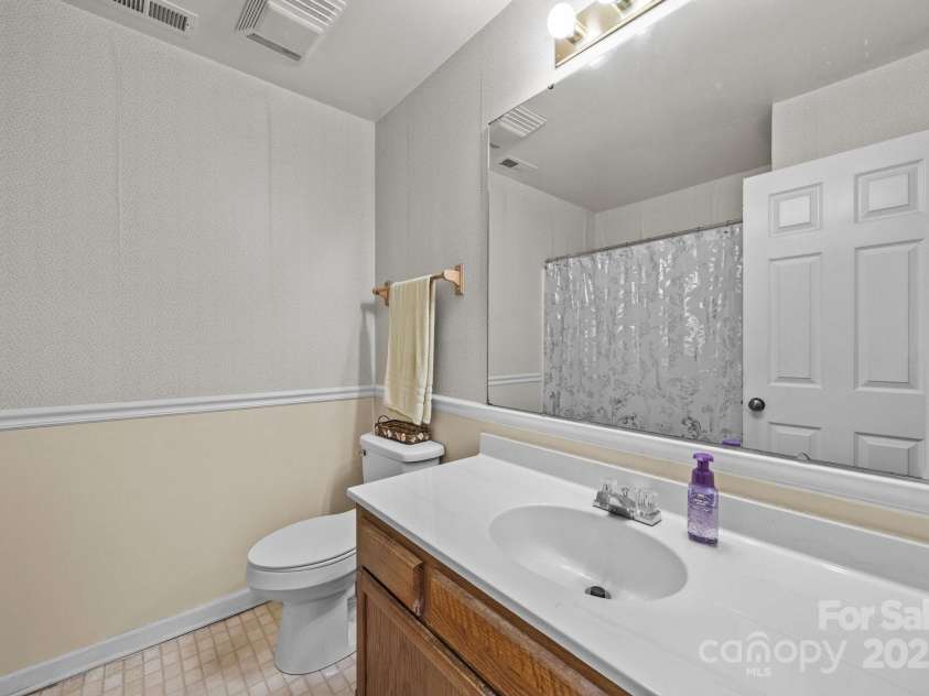 212 Foxfield Lane, Matthews, NC 28105.  MLS# CAR4269821, YatesRealty ID 19320. 