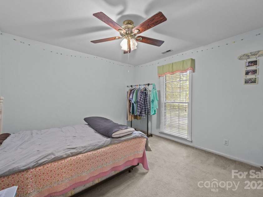 212 Foxfield Lane, Matthews, NC 28105.  MLS# CAR4269821, YatesRealty ID 19320. 