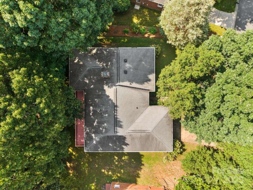 212 Foxfield Lane, Matthews, NC 28105.  MLS# CAR4269821, YatesRealty ID 19320. 