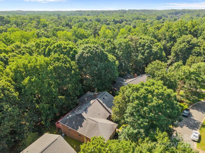 212 Foxfield Lane, Matthews, NC 28105.  MLS# CAR4269821, YatesRealty ID 19320. 