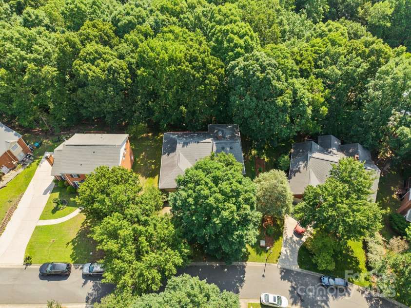 212 Foxfield Lane, Matthews, NC 28105.  MLS# CAR4269821, YatesRealty ID 19320. 