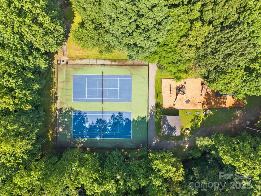 212 Foxfield Lane, Matthews, NC 28105.  MLS# CAR4269821, YatesRealty ID 19320. 