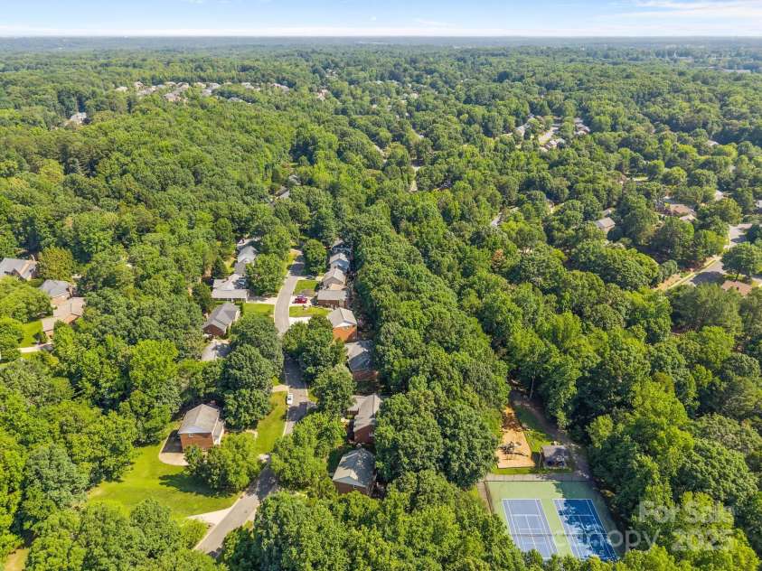 212 Foxfield Lane, Matthews, NC 28105.  MLS# CAR4269821, YatesRealty ID 19320. 