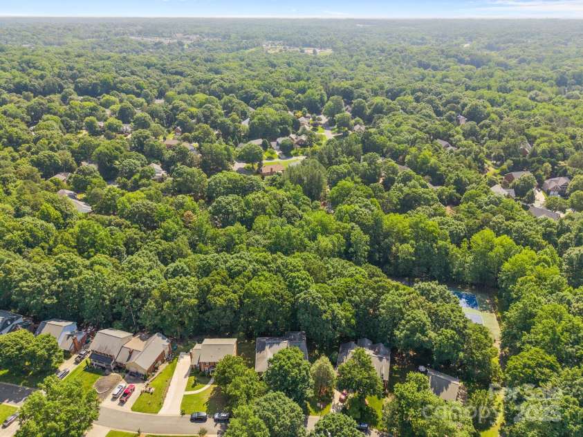 212 Foxfield Lane, Matthews, NC 28105.  MLS# CAR4269821, YatesRealty ID 19320. 