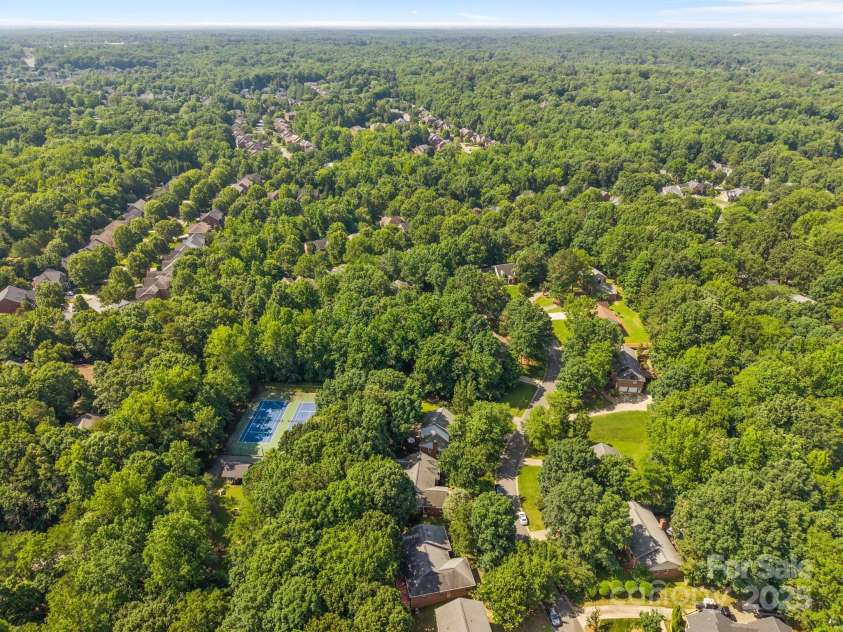 212 Foxfield Lane, Matthews, NC 28105.  MLS# CAR4269821, YatesRealty ID 19320. 