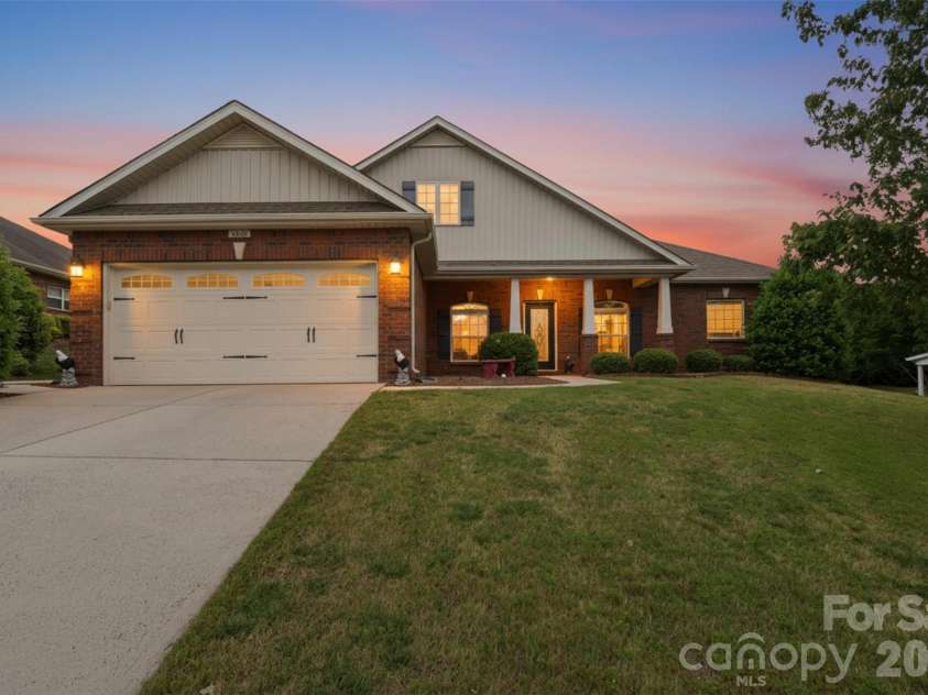 2425 Winnsford Lane, Gastonia, NC 28056.  MLS# CAR4378107, YatesRealty ID 19320. 