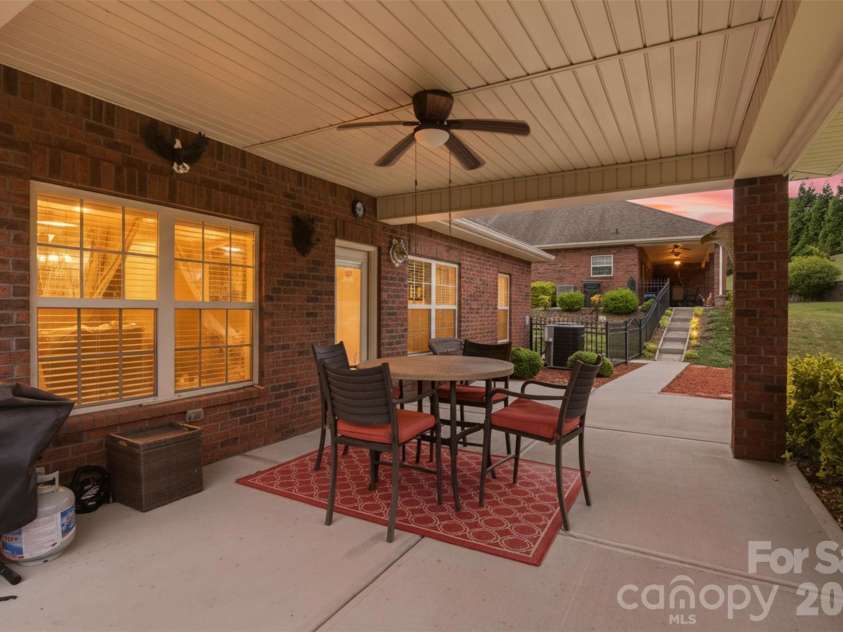 2425 Winnsford Lane, Gastonia, NC 28056.  MLS# CAR4378107, YatesRealty ID 19320. 