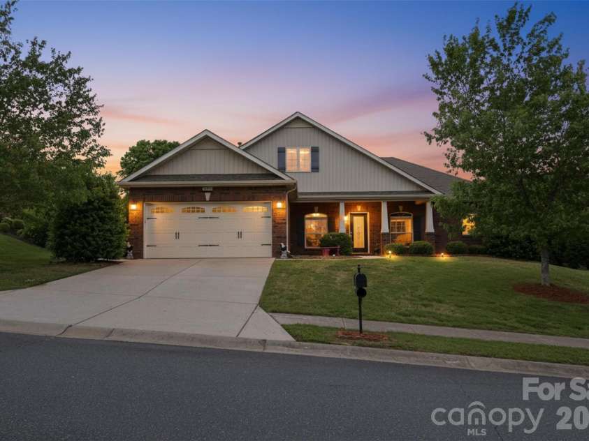 2425 Winnsford Lane, Gastonia, NC 28056.  MLS# CAR4378107, YatesRealty ID 19320. 