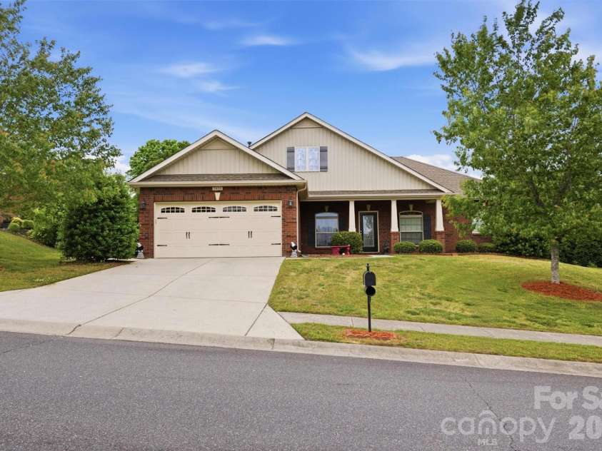 2425 Winnsford Lane, Gastonia, NC 28056.  MLS# CAR4378107, YatesRealty ID 19320. 