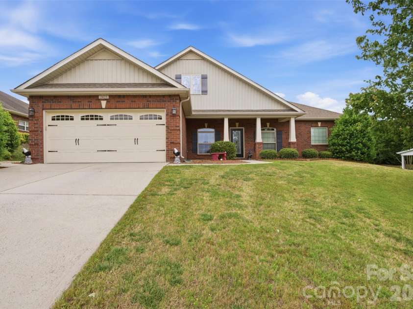 2425 Winnsford Lane, Gastonia, NC 28056.  MLS# CAR4378107, YatesRealty ID 19320. 