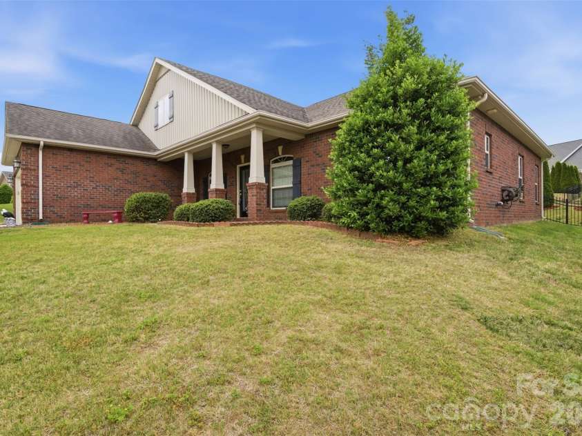 2425 Winnsford Lane, Gastonia, NC 28056.  MLS# CAR4378107, YatesRealty ID 19320. 