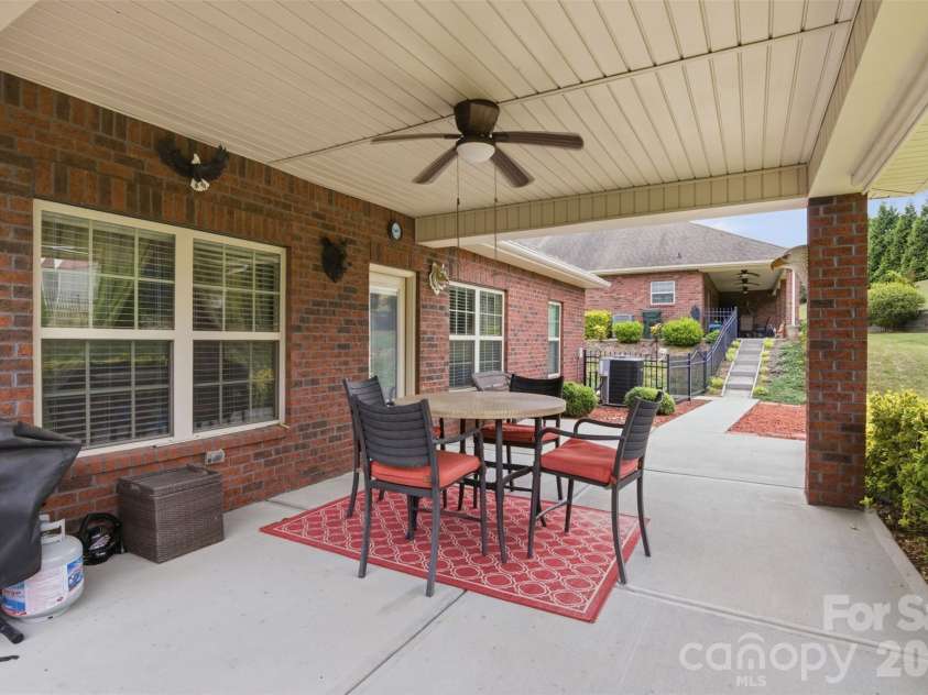 2425 Winnsford Lane, Gastonia, NC 28056.  MLS# CAR4378107, YatesRealty ID 19320. 