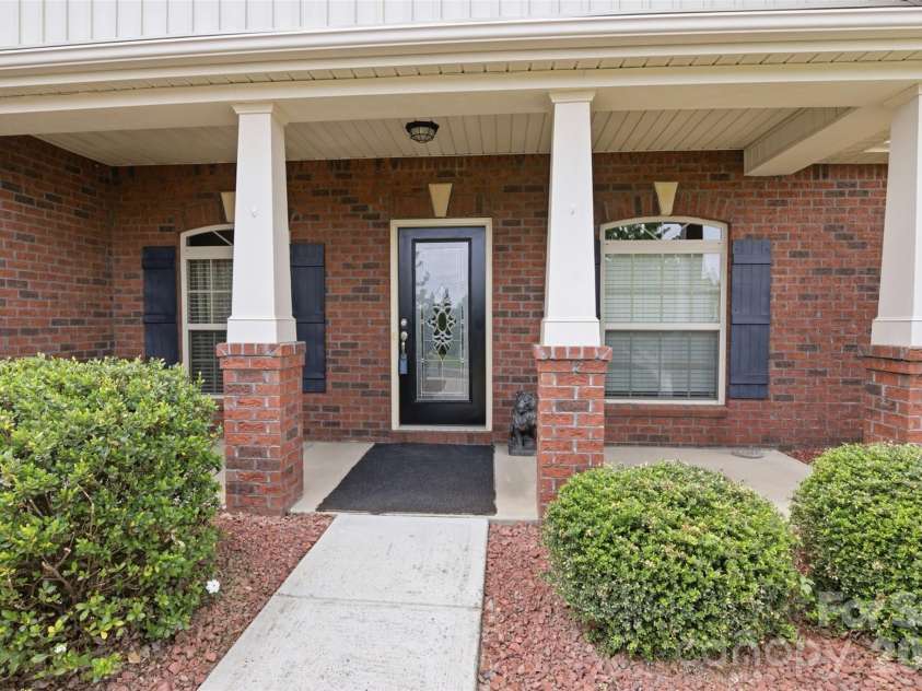 2425 Winnsford Lane, Gastonia, NC 28056.  MLS# CAR4378107, YatesRealty ID 19320. 