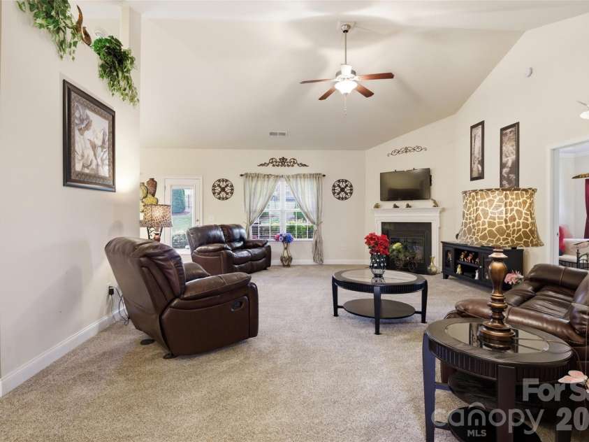 2425 Winnsford Lane, Gastonia, NC 28056.  MLS# CAR4378107, YatesRealty ID 19320. 