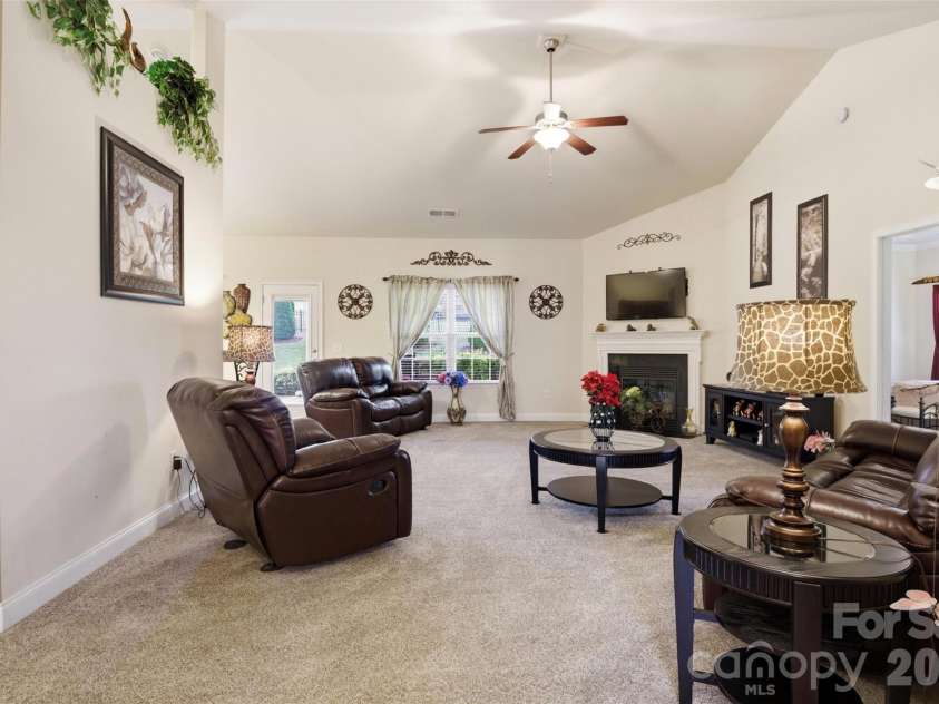 2425 Winnsford Lane, Gastonia, NC 28056.  MLS# CAR4378107, YatesRealty ID 19320. 