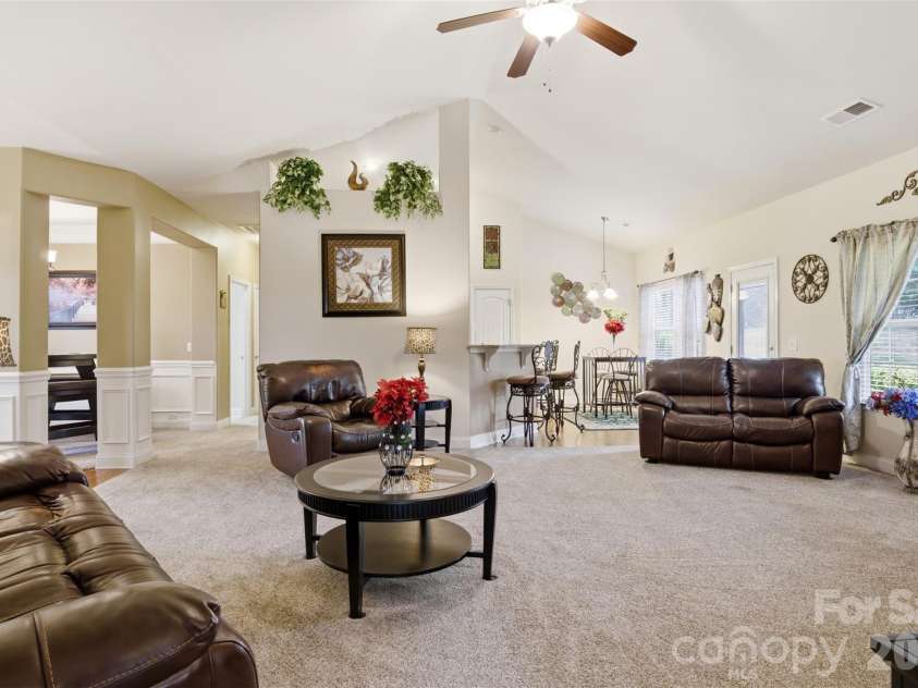 2425 Winnsford Lane, Gastonia, NC 28056.  MLS# CAR4378107, YatesRealty ID 19320. 