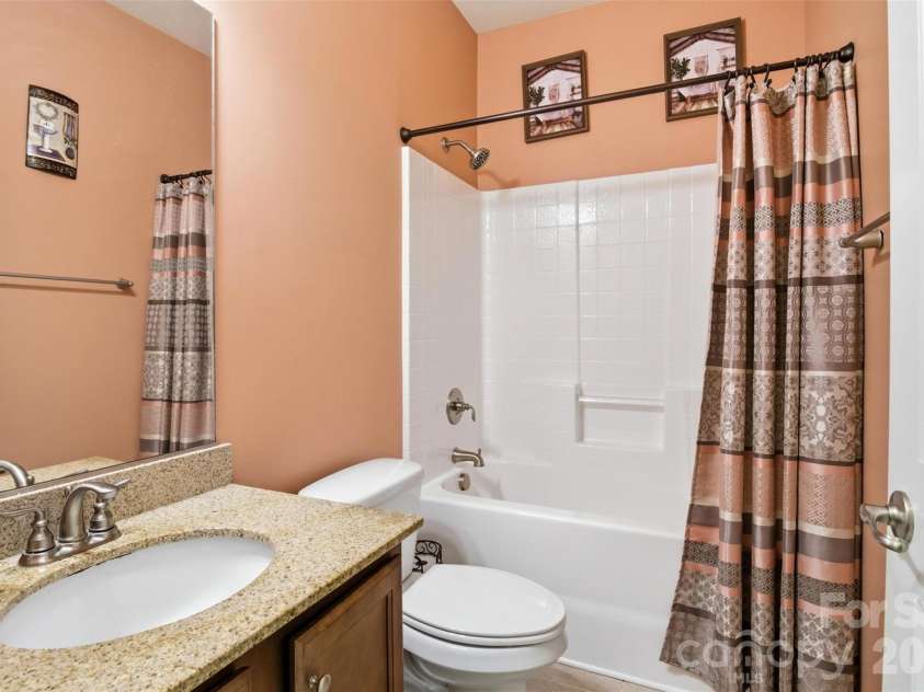 2425 Winnsford Lane, Gastonia, NC 28056.  MLS# CAR4378107, YatesRealty ID 19320. 