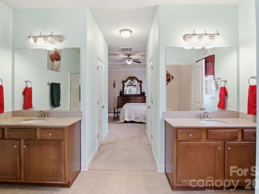 2425 Winnsford Lane, Gastonia, NC 28056.  MLS# CAR4378107, YatesRealty ID 19320. 