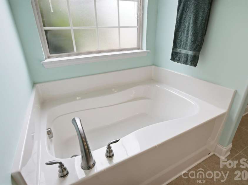 2425 Winnsford Lane, Gastonia, NC 28056.  MLS# CAR4378107, YatesRealty ID 19320. 