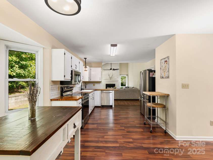 345 Bob Barnwell Road, Fletcher, NC 28732.  MLS# CAR4270017, YatesRealty ID 19321. 