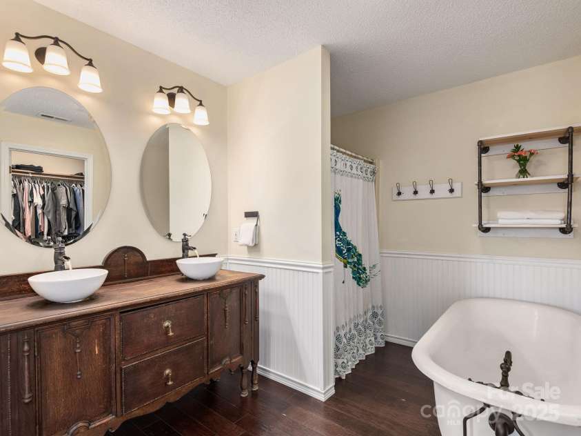 345 Bob Barnwell Road, Fletcher, NC 28732.  MLS# CAR4270017, YatesRealty ID 19321. 