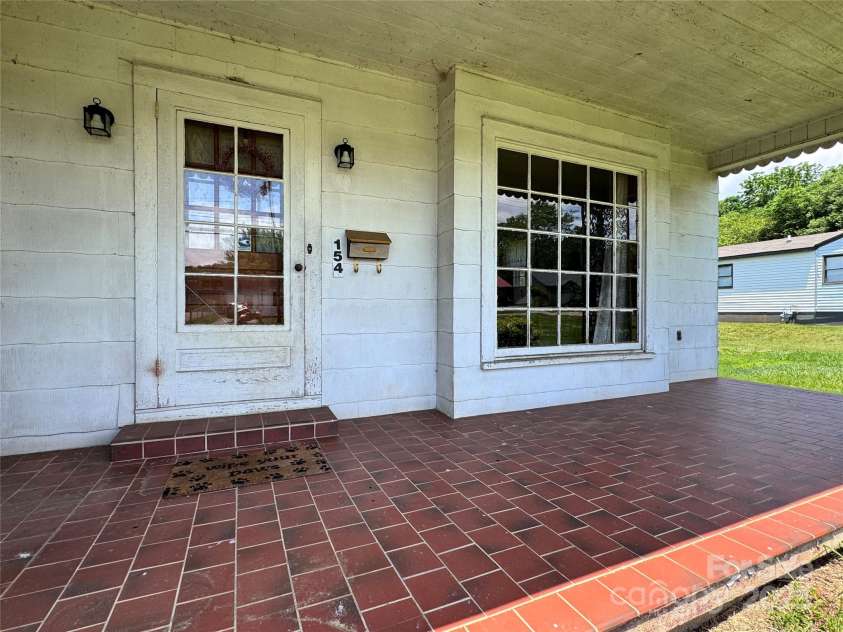 130 1st Street, Franklin, NC 28734.  MLS# CAR4271042, YatesRealty ID 19322. 